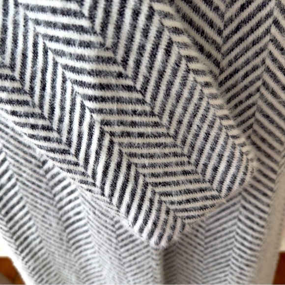 Frank Lyman Montreal Sweater Coat - Picture 5 of 12